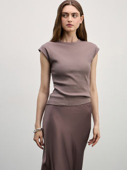 Футболка в рубчик со спущенным плечом / Zarina