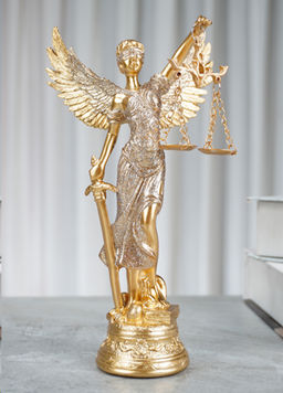 Статуэтка Фемида 19,5 см / QMH17662-25 /уп 24/