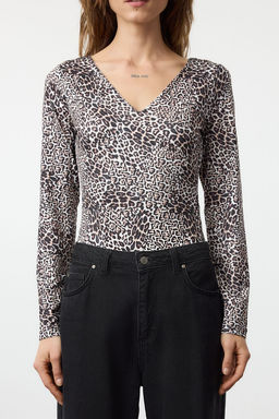 TRENDYOLMILLA Cok Renkli Leopar Bask?l? Fitted/Vucuda Oturan V Yaka C?tc?tl? Esnek Orme Body TWOAW25BD00028  фото 4
