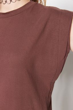 Kahverengi %100 Pamuk Vatka Gorunumlu Basic Bisiklet Yaka Orme T-Shirt TWOSS20TS0021