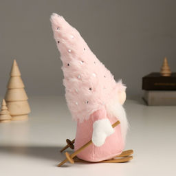 Кукла интерьерная текстильная Гном в розовом с лыжными палками на лыжах, 24 см