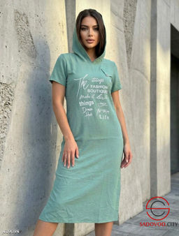 Женское платье с капюшоном