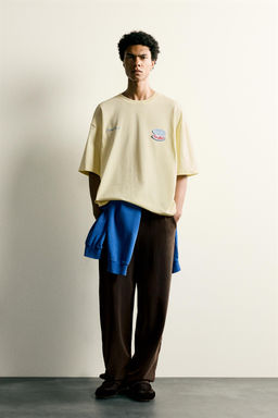 CAMISETA RELAXED FIT PARCHES COMBINADOS / Amarillo claro