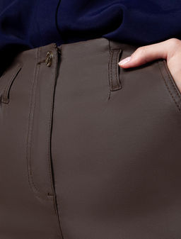 VILATTE / Свободные брюки из эластичного хлопка с покрытием под кожу  фото 2