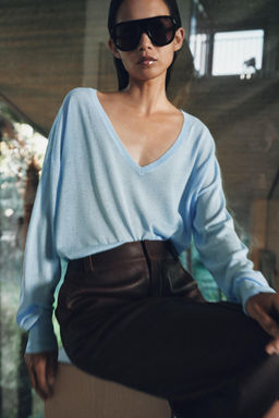 JERSEY PUNTO FINO ESCOTE PICO / Azul pastel