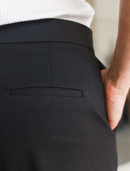 D44.147 Брюки женские черный