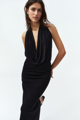 Maxivestido con escote halter