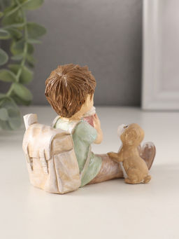 Фигурка полистоун «Мальчишка с рюкзаком и щенком, ест мороженое», 9.5×5×8.5 см