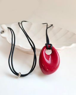 Кулон на шнурке