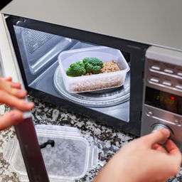 Цена за 2 шт. Емкость для СВЧ "Прайм" 1,6л прямоугольная (на защелках) М8502