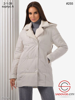 Весенняя женская куртка с меховым воротником