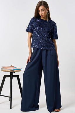 Блузка прямого силуэта из трикотажа с пайеткой синяя