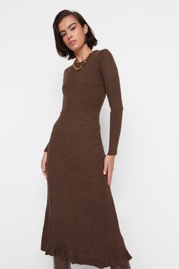 TRENDYOLMILLA Kahverengi Midi Triko Bisiklet Yaka Elbise TWOAW21EL0422 фото 11