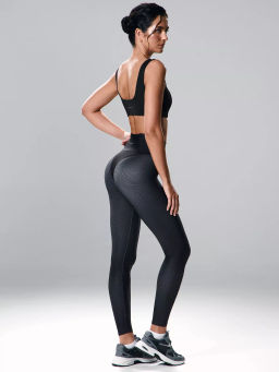 Моделирующие спортивные леггинсы