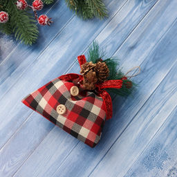 Цена за 2 шт. Ёлочная игрушка Новогодний мешочек в клетку 12.58.5 см, красный - Зимнее волшебство фото 2
