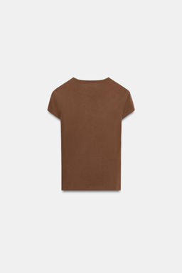 CAMISETA ENTALLADA MANGA CORTA / Marr?n