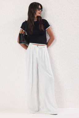 TRENDYOLMILLA Siyah Kemerli Pilili Wide Leg/Extra Genis Paca Dokuma Pantolon TWOAW25PL00032