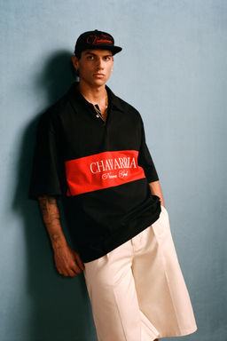 POLO COLOR BLOCK BORDADO WILLY CHAVARRIA X ZARA / Negro