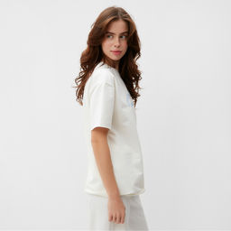 Футболка женская MINAKU OVERSIZE FIT: SPORTY & STYLISH, цвет экрю, размер 44