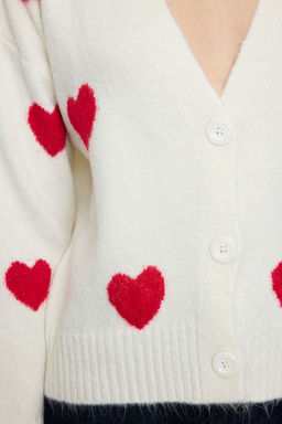 TRENDYOLMILLA Ekru Kalp Desenli V Yaka Triko H?rka TWOAW25HI00373 фото 4