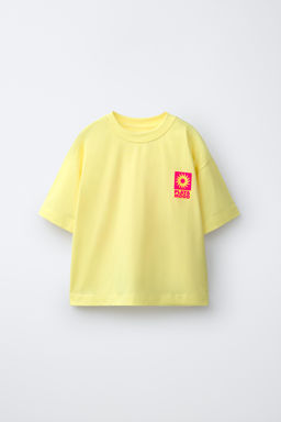 CAMISETA ESTAMPADO TEXTO / Amarillo