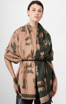 в составе ШЕРСТЬ и КАШЕМИР Большой, мягкий, теплый однотонный двусторонний палантин.