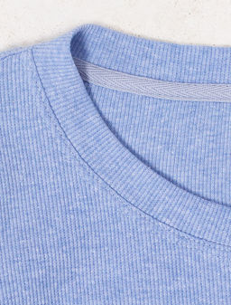 Лонгслив облегающий из фактурного трикотажа в рубчик с круглым вырезом на пуговицах - Vilatte фото 4