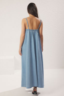 TRENDYOLMILLA Ac?k Mavi Ask?l? Kare Yaka Oversize Maxi Denim Can Elbise TWOSS25EL00595  фото 3