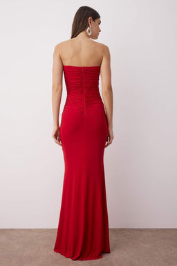 K?rm?z? Vucuda Oturan Straplez Maxi S?k Abiye Gece Mezuniyet Elbisesi TPRSS25AE00197 - Trendyolmilla фото 4