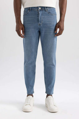 Узкие джинсовые брюки комфортного кроя с нормальной талией и узкими штанинами