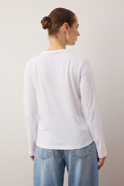 TRENDYOLMILLA Beyaz %100 Pamuk Uzun Kollu Bisiklet Yaka Regular/Normal Kal?p Basic Orme T-Shirt TWOAW21TS0098  фото 24