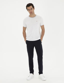 Темно-синие спортивные штаны узкого кроя