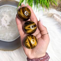 Шар из Тигрового глаза на подставке (Африка)