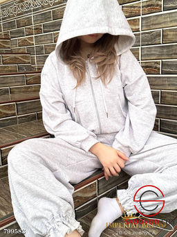 Спортивный костюм женский