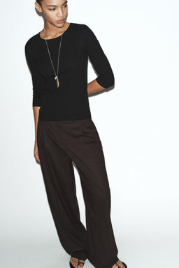 CAMISETA CON LINO EFECTO LAVADO / Negro