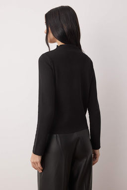 Siyah Selanik Aksesuar Detayl? Anvelop Uzun Kollu Orme Bluz TWOAW26BZ00115