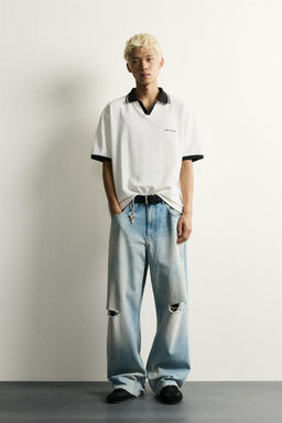 POLO RELAXED FIT  ESTRUCTURA TEXTO BORDADO / Blanco roto