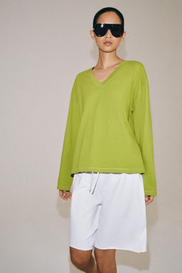 CAMISETA ESCOTE PICO ALGOD?N / Pistacho - Zara фото 5