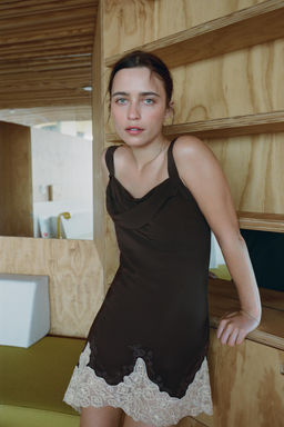 VESTIDO VISCOSA 100% BORDADOS ENCAJE / Marr?n oscuro