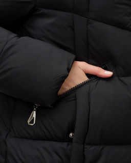 Пальто зимнее утепленное с капюшоном женское черного цвета 7729Ch - Visdeer фото 11