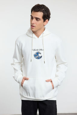 TRENDYOL MAN Un?sex Ekru Regular/Normal Kesim Hokusai Orijinal Lisansl? Kapusonlu Sweatshirt TMNAW25SW00127