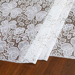 Скатерть ПВХ "Гипюр 2" 137х280см, длина стола до 240см, на 10 персон, "LACE" фактурная, на пленке, беж с перламутром, упак. "классическая" п/э 28х41см т.м. "Домашняя Мода" (Китай)