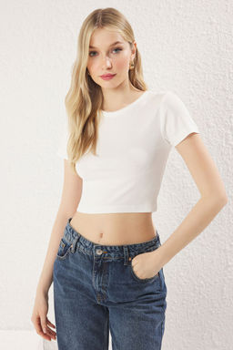 Premium Ekru Duz Viskoz/Yumusak Kumas Crop Bisiklet Yaka Esnek Orme Bluz TWOSS23BZ00198