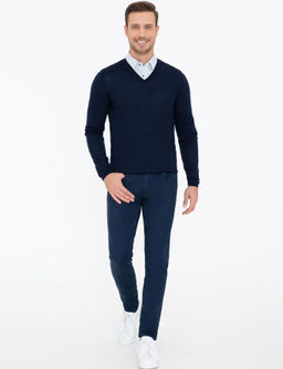 Базовый трикотажный свитер узкого кроя темно-синего цвета с v-образным вырезом - Cacharel фото 5