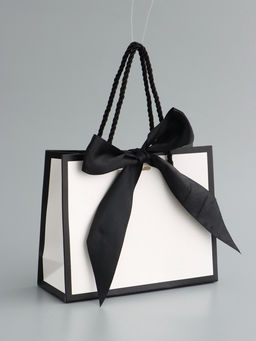 Пакет подарочный, белый, с бантом, 19 х 15 х 7 см