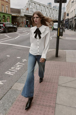 RUFFLED BLOUSE WITH CONTRAST BOW