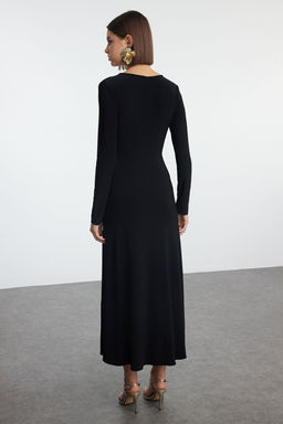 Trendyolmilla Siyah Duz V Yaka Etegi Volanl? Skater/Belden Ac?lan Esnek Maxi Orme Elbise TWOAW25EL00111 фото 5