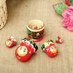 Матрёшка дерево «Божья коровка», красный платок, 5 кукольная, 9-11 см