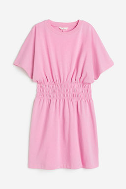 Vestido camiseta con cintura nido de abeja