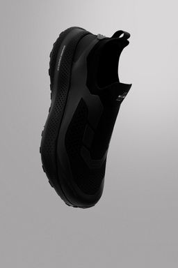 LACELESS RUNNING TRAINERS